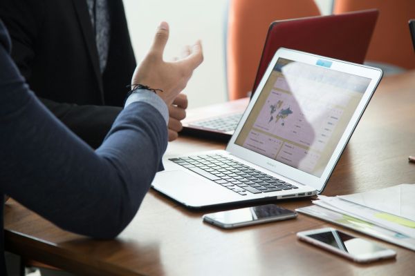 Découvrez comment un consultant SEO et GEO booste votre SaaS